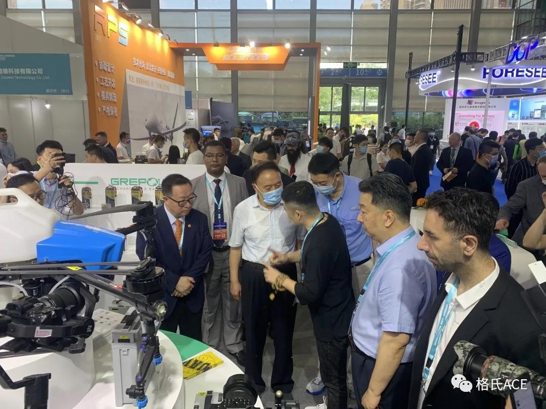 格瑞普總經理介紹電池新產品