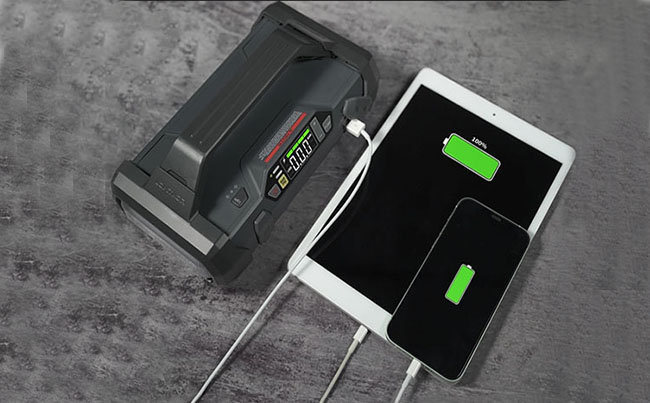 給手機(jī)、無線耳機(jī)、平板等充電測試