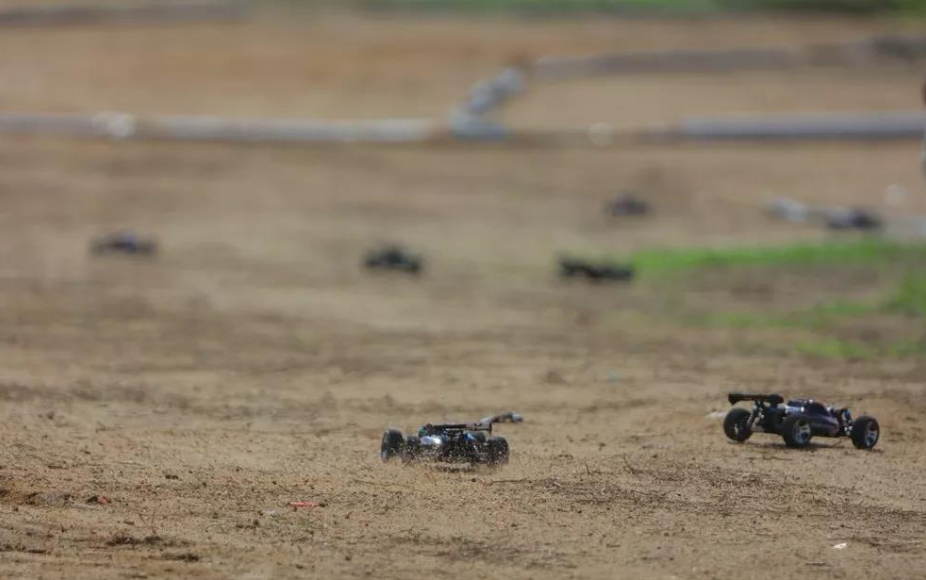 車(chē)模超速奔跑