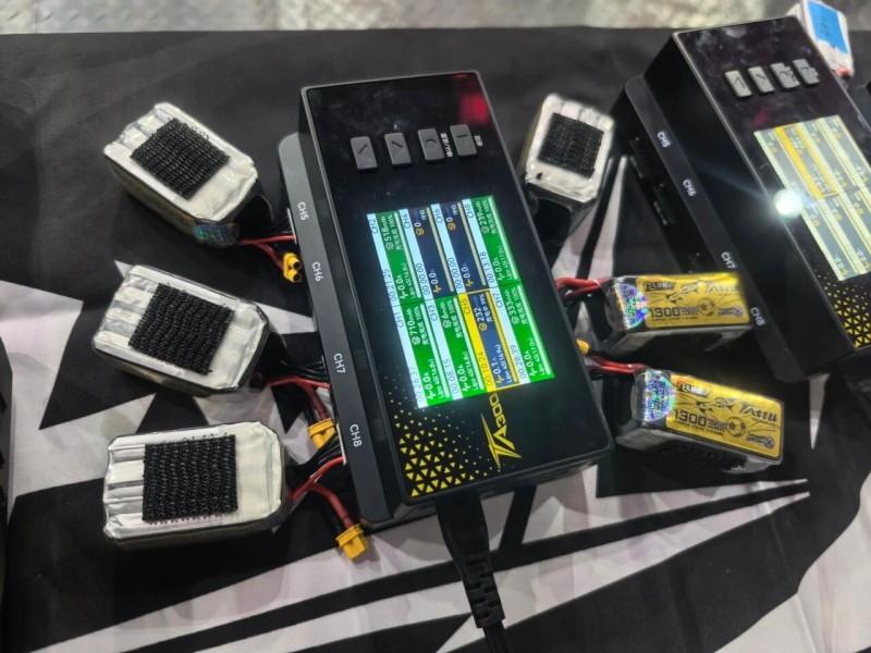 Tattu 無人機足球電池和充電器